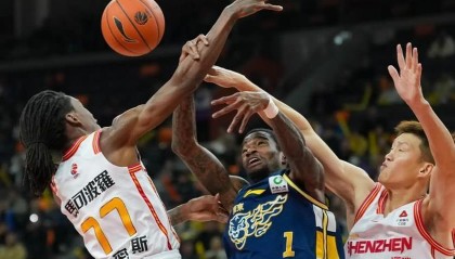 CBA闹笑话！业余平台+业余解说嬉笑嘲讽球迷 中国篮球丢面子