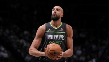 开云官网入口-库里华子缺席！森林狼大胜勇士终结5连败升前六 戈贝尔15+17