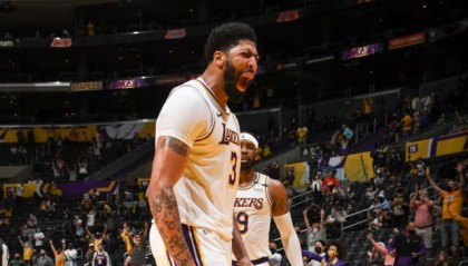 开云体育网站-戴维斯：首战输球责任在我！ 后续调整湖人刻不容缓