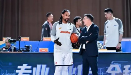 开云官网入口-杜锋一战引众怒！外援选择失败，防守大空，用人还一塌糊涂！|广东|比赛|球队|内线|新疆_新浪体育_新浪新闻