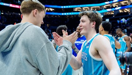 开云体育-与弗拉格争最佳新秀？克尼佩尔：希望他尽快回归 想看他上场比赛