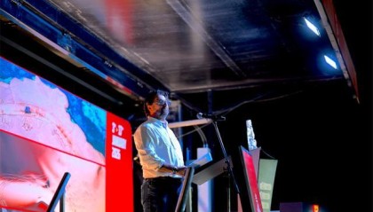 大卫深情演说告慰达喀尔创始人萨宾