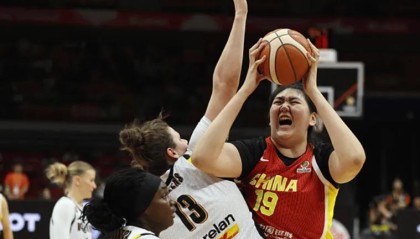 女篮惨败比利时！仅靠张子宇，后场+2内线没法看，进攻战术匮乏