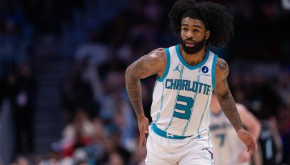 开云平台-布兰登·米勒：科比·怀特打球时太丝滑了 他是我的异乡兄弟