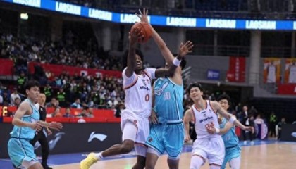 开云体育-八连胜！上海大鲨鱼客场大胜青岛队