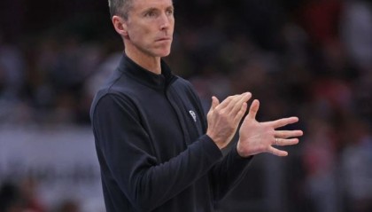 开云体育-被轰28比8不喊暂停 篮网赢球纳什也要进会议室