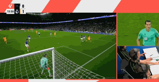 1726349849337056969.gif 点球.gif